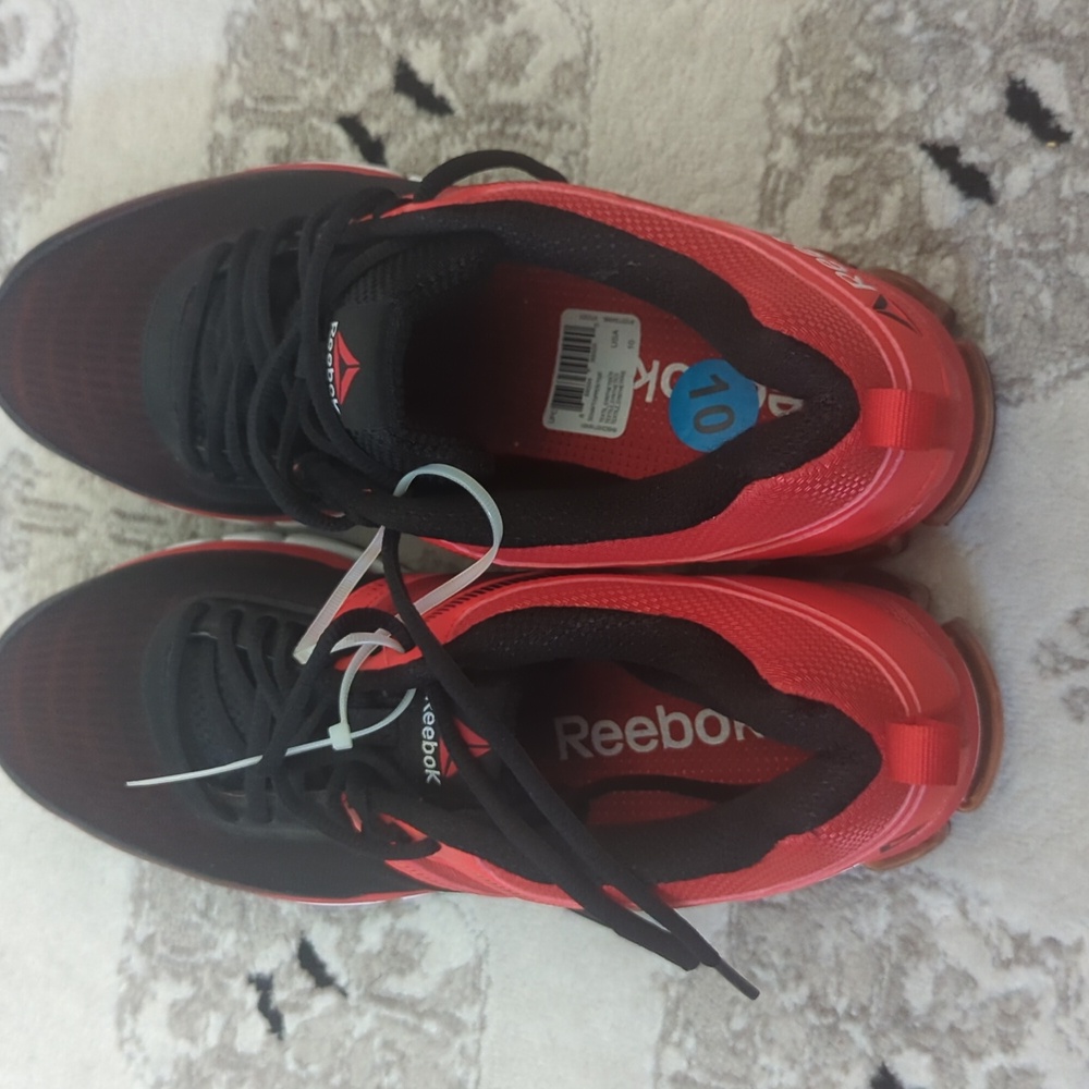 Size 10 : Mens Reebok Runners - Picture 8 of 13